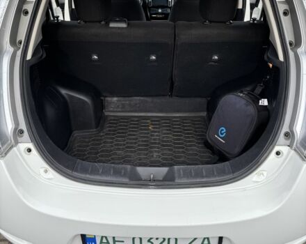 Білий Ніссан Ліф, об'ємом двигуна 0 л та пробігом 65 тис. км за 7500 $, фото 5 на Automoto.ua