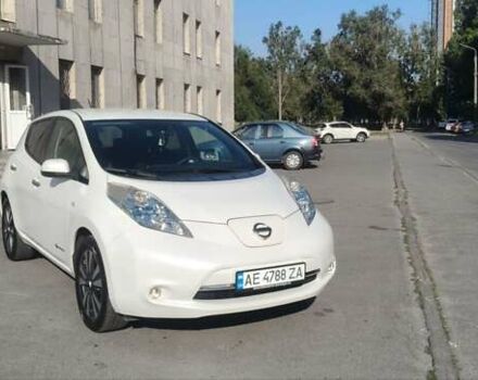 Белый Ниссан Лиф, объемом двигателя 0 л и пробегом 126 тыс. км за 10000 $, фото 5 на Automoto.ua