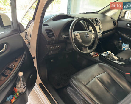 Білий Ніссан Ліф, об'ємом двигуна 0 л та пробігом 93 тис. км за 7900 $, фото 35 на Automoto.ua