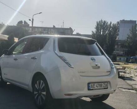 Белый Ниссан Лиф, объемом двигателя 0 л и пробегом 126 тыс. км за 10000 $, фото 2 на Automoto.ua