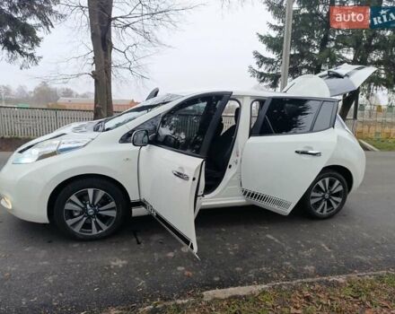 Белый Ниссан Лиф, объемом двигателя 0 л и пробегом 67 тыс. км за 7500 $, фото 13 на Automoto.ua