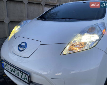 Белый Ниссан Лиф, объемом двигателя 0 л и пробегом 102 тыс. км за 6990 $, фото 10 на Automoto.ua