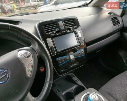 Белый Ниссан Лиф, объемом двигателя 0 л и пробегом 59 тыс. км за 5400 $, фото 11 на Automoto.ua