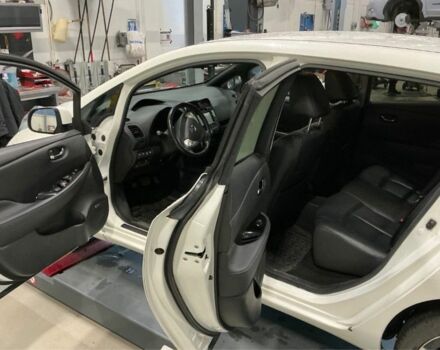 Белый Ниссан Лиф, объемом двигателя 0 л и пробегом 132 тыс. км за 7700 $, фото 10 на Automoto.ua