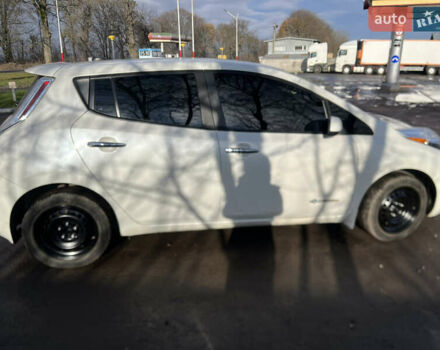 Білий Ніссан Ліф, об'ємом двигуна 0 л та пробігом 95 тис. км за 5999 $, фото 6 на Automoto.ua