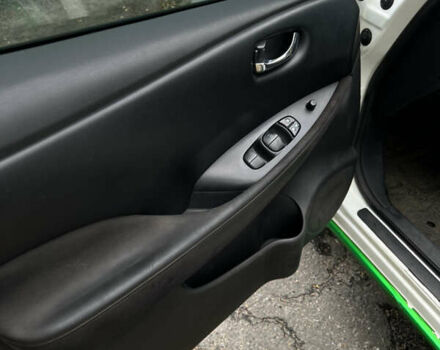 Белый Ниссан Лиф, объемом двигателя 0 л и пробегом 264 тыс. км за 4500 $, фото 13 на Automoto.ua