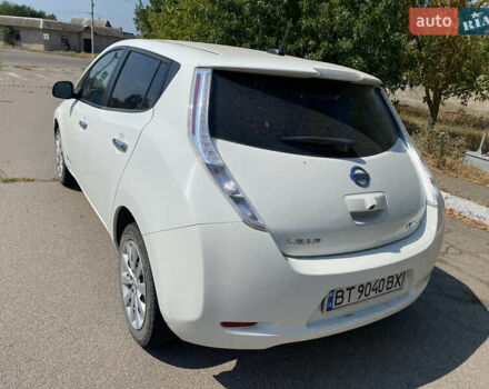 Белый Ниссан Лиф, объемом двигателя 0 л и пробегом 89 тыс. км за 9000 $, фото 7 на Automoto.ua