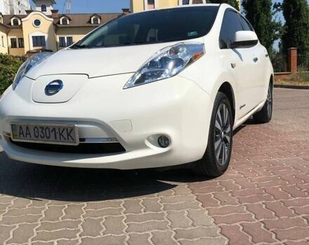 Белый Ниссан Лиф, объемом двигателя 0 л и пробегом 155 тыс. км за 10100 $, фото 5 на Automoto.ua