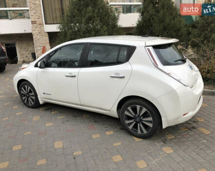 Белый Ниссан Лиф, объемом двигателя 0 л и пробегом 52 тыс. км за 12200 $, фото 3 на Automoto.ua