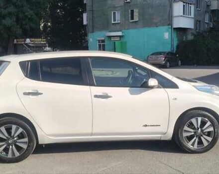 Белый Ниссан Лиф, объемом двигателя 0 л и пробегом 126 тыс. км за 10000 $, фото 4 на Automoto.ua