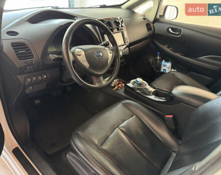 Білий Ніссан Ліф, об'ємом двигуна 0 л та пробігом 93 тис. км за 7900 $, фото 42 на Automoto.ua