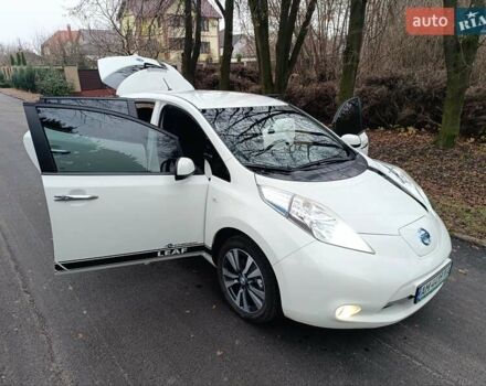 Белый Ниссан Лиф, объемом двигателя 0 л и пробегом 67 тыс. км за 7500 $, фото 15 на Automoto.ua