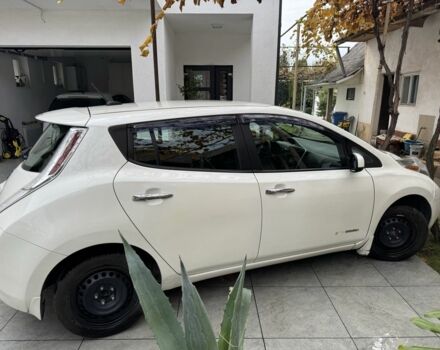 Белый Ниссан Лиф, объемом двигателя 0 л и пробегом 178 тыс. км за 6000 $, фото 2 на Automoto.ua