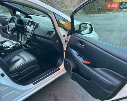 Белый Ниссан Лиф, объемом двигателя 0 л и пробегом 94 тыс. км за 5000 $, фото 9 на Automoto.ua