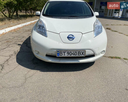 Белый Ниссан Лиф, объемом двигателя 0 л и пробегом 89 тыс. км за 9000 $, фото 18 на Automoto.ua