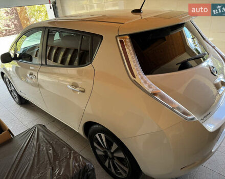 Білий Ніссан Ліф, об'ємом двигуна 0 л та пробігом 93 тис. км за 7900 $, фото 38 на Automoto.ua