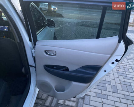 Белый Ниссан Лиф, объемом двигателя 0 л и пробегом 102 тыс. км за 6990 $, фото 19 на Automoto.ua