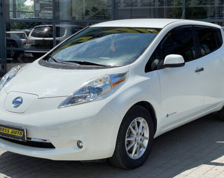 Белый Ниссан Лиф, объемом двигателя 24 л и пробегом 97 тыс. км за 10100 $, фото 2 на Automoto.ua