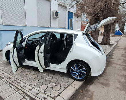 Белый Ниссан Лиф, объемом двигателя 0 л и пробегом 111 тыс. км за 7500 $, фото 5 на Automoto.ua