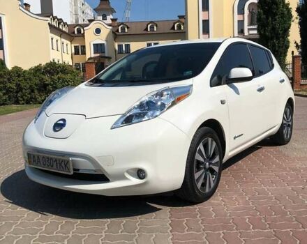 Белый Ниссан Лиф, объемом двигателя 0 л и пробегом 155 тыс. км за 10100 $, фото 6 на Automoto.ua