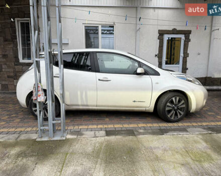 Белый Ниссан Лиф, объемом двигателя 0 л и пробегом 103 тыс. км за 7590 $, фото 8 на Automoto.ua