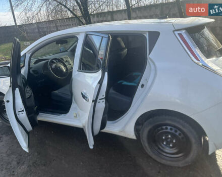 Білий Ніссан Ліф, об'ємом двигуна 0 л та пробігом 95 тис. км за 5999 $, фото 9 на Automoto.ua