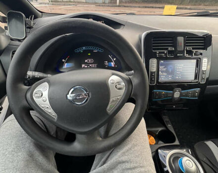 Белый Ниссан Лиф, объемом двигателя 0 л и пробегом 96 тыс. км за 8200 $, фото 8 на Automoto.ua