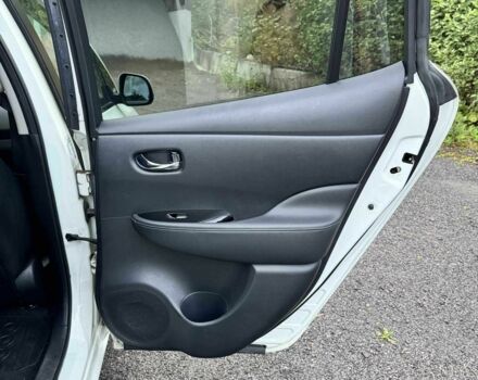 Білий Ніссан Ліф, об'ємом двигуна 0 л та пробігом 112 тис. км за 5100 $, фото 18 на Automoto.ua