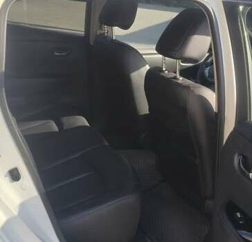 Белый Ниссан Лиф, объемом двигателя 0 л и пробегом 126 тыс. км за 10000 $, фото 9 на Automoto.ua