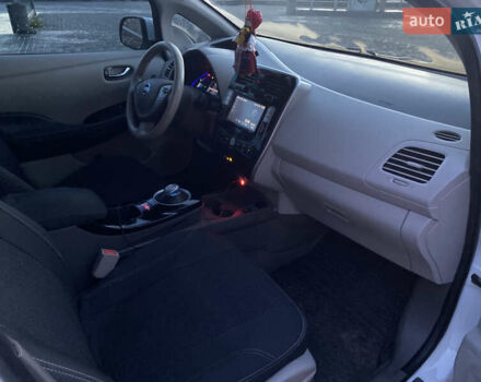 Белый Ниссан Лиф, объемом двигателя 0 л и пробегом 102 тыс. км за 6990 $, фото 14 на Automoto.ua