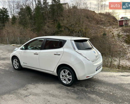 Белый Ниссан Лиф, объемом двигателя 0 л и пробегом 94 тыс. км за 5000 $, фото 3 на Automoto.ua