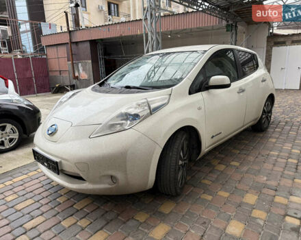 Белый Ниссан Лиф, объемом двигателя 0 л и пробегом 103 тыс. км за 7590 $, фото 3 на Automoto.ua