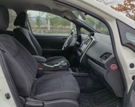 Белый Ниссан Лиф, объемом двигателя 0 л и пробегом 73 тыс. км за 5900 $, фото 21 на Automoto.ua