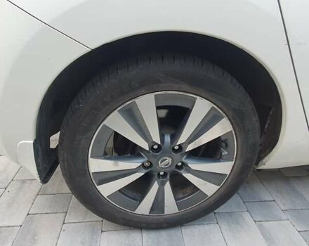 Белый Ниссан Лиф, объемом двигателя 0 л и пробегом 137 тыс. км за 8300 $, фото 12 на Automoto.ua