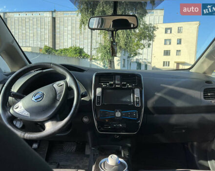 Белый Ниссан Лиф, объемом двигателя 0 л и пробегом 135 тыс. км за 7700 $, фото 20 на Automoto.ua