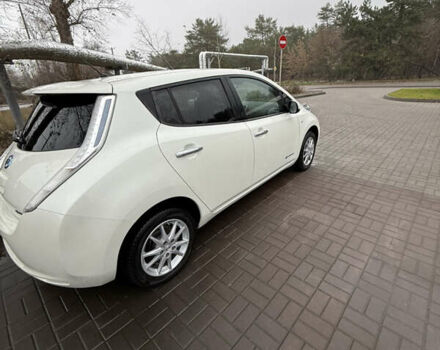 Белый Ниссан Лиф, объемом двигателя 0 л и пробегом 165 тыс. км за 7300 $, фото 6 на Automoto.ua