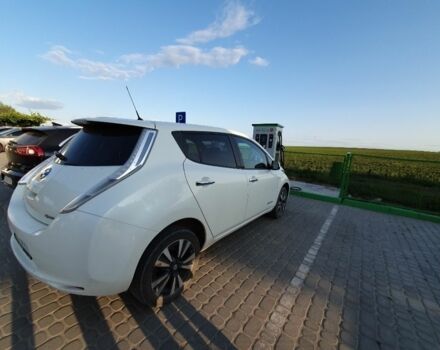 Білий Ніссан Ліф, об'ємом двигуна 0 л та пробігом 130 тис. км за 10700 $, фото 1 на Automoto.ua