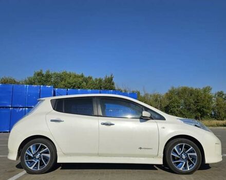 Белый Ниссан Лиф, объемом двигателя 0 л и пробегом 99 тыс. км за 8500 $, фото 5 на Automoto.ua