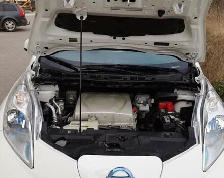 Білий Ніссан Ліф, об'ємом двигуна 0 л та пробігом 120 тис. км за 7200 $, фото 6 на Automoto.ua