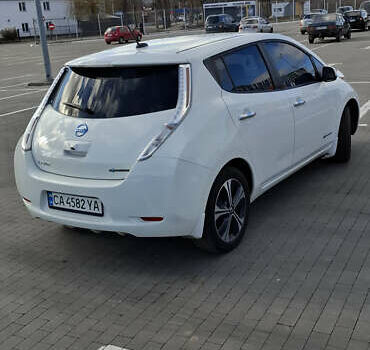 Білий Ніссан Ліф, об'ємом двигуна 0 л та пробігом 103 тис. км за 7999 $, фото 5 на Automoto.ua