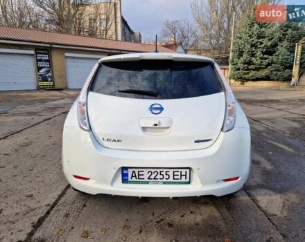 Белый Ниссан Лиф, объемом двигателя 0 л и пробегом 90 тыс. км за 7500 $, фото 4 на Automoto.ua