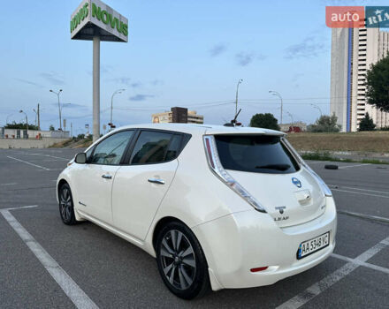 Белый Ниссан Лиф, объемом двигателя 0 л и пробегом 73 тыс. км за 9500 $, фото 8 на Automoto.ua