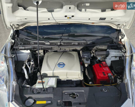 Белый Ниссан Лиф, объемом двигателя 0 л и пробегом 165 тыс. км за 7300 $, фото 34 на Automoto.ua