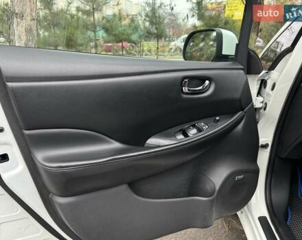 Белый Ниссан Лиф, объемом двигателя 0 л и пробегом 195 тыс. км за 6999 $, фото 11 на Automoto.ua