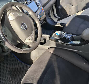 Білий Ніссан Ліф, об'ємом двигуна 0 л та пробігом 103 тис. км за 7999 $, фото 7 на Automoto.ua