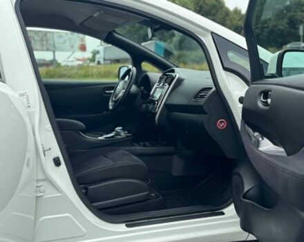 Білий Ніссан Ліф, об'ємом двигуна 0 л та пробігом 125 тис. км за 7400 $, фото 8 на Automoto.ua