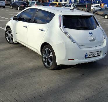 Білий Ніссан Ліф, об'ємом двигуна 0 л та пробігом 103 тис. км за 7999 $, фото 4 на Automoto.ua