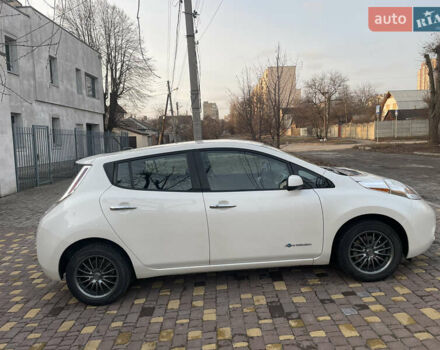 Белый Ниссан Лиф, объемом двигателя 0 л и пробегом 95 тыс. км за 14500 $, фото 11 на Automoto.ua