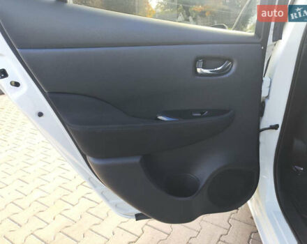 Белый Ниссан Лиф, объемом двигателя 0 л и пробегом 165 тыс. км за 7300 $, фото 32 на Automoto.ua