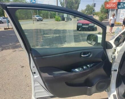 Білий Ніссан Ліф, об'ємом двигуна 0 л та пробігом 85 тис. км за 10000 $, фото 6 на Automoto.ua